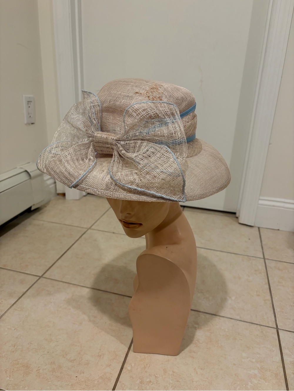 Lord & Taylor Women’s Beige Blue Wide Brim Bow Dress Hat Formal Church Vintage